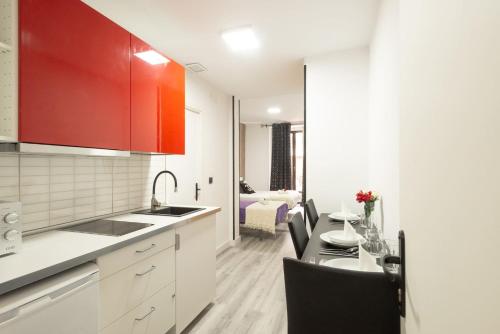 A kitchen or kitchenette at Apartamentos Day Madrid CHUECA Centro Gran Via Sol Malasaña