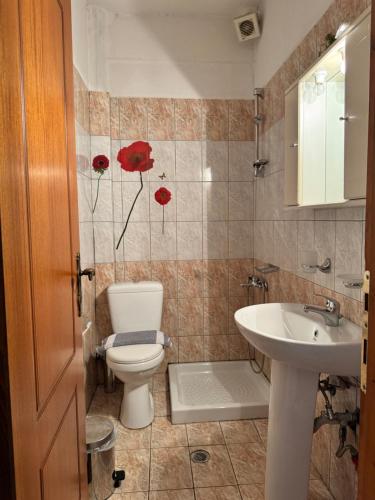 a bathroom with a toilet and a sink at Archontiko tou Krommyda in Elati Trikalon