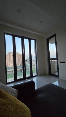 Ruang duduk di Cozy apartament near to center