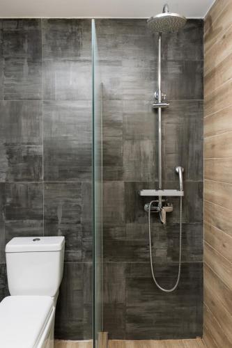 Aristotle Spot, City View Apartment by BiNoBi!