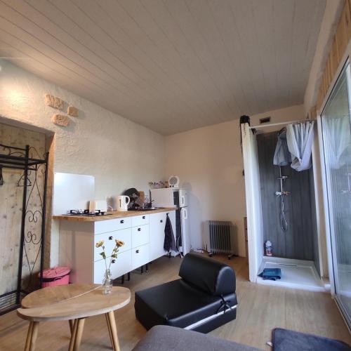 Photo de la galerie de l'établissement Studio tout équipé avec jardin, à Mane