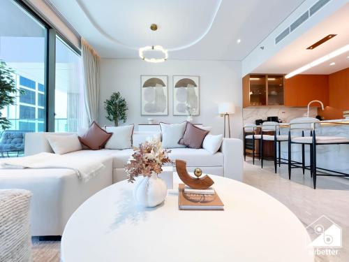 Luxury Beachfront 1BR on Palm Jumeirah & Balcony