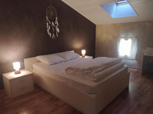 Katil atau katil-katil dalam bilik di Gîte spa privatif
