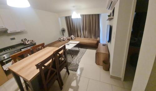 Una cocina o cocineta en Apartment at Marrasi مراسى العلمين