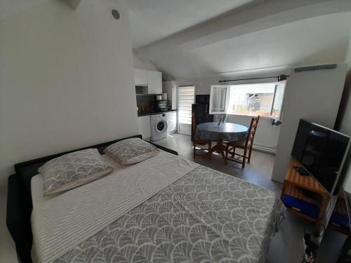 Charmant studio a Bois le Roi avec parking prive