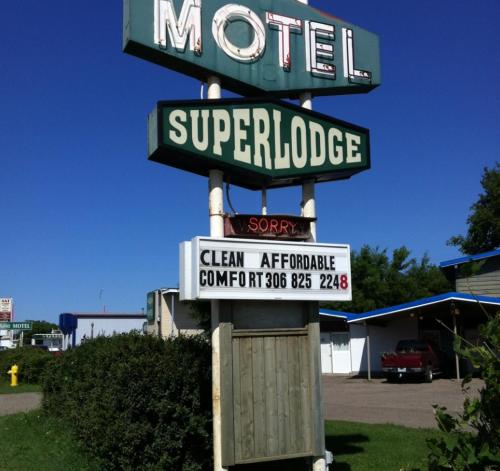a pole with street signs on top of it at Superlodge Lloydminster in Lloydminster