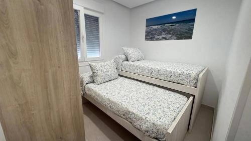 Ένα ή περισσότερα κρεβάτια σε δωμάτιο στο LouroBeach I