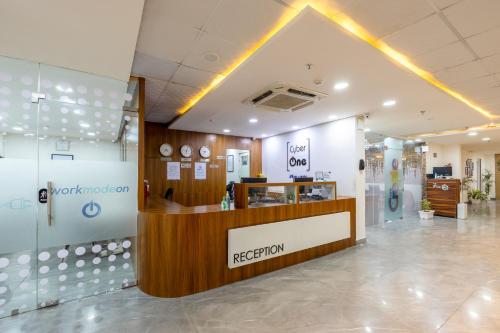 FlxHo Cyber One - Hotel And Banquet- DLF Cyber Cityのロビーまたはフロント