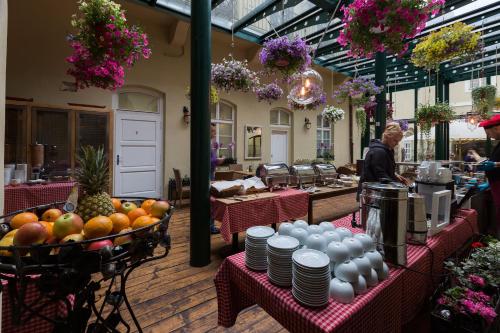 Restoran atau tempat makan lain di Little King U Malvaze