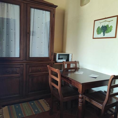a dining room with a wooden table and chairs at Agriturismo Baglio Vecchio in Castelvetrano Selinunte