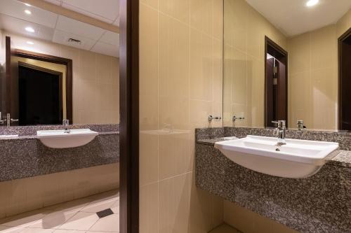 Un baño de Luxury Beachfront Villa with Private Pool on Palm Jumeirah near Atlantis