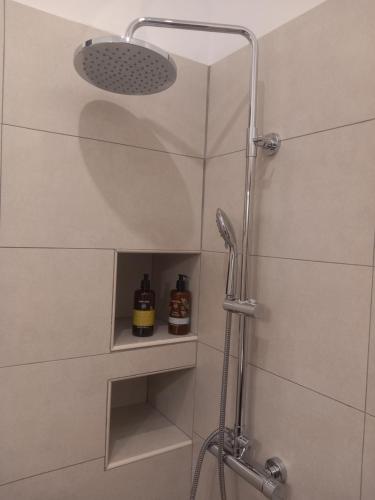 Ένα μπάνιο στο Τhimios Home