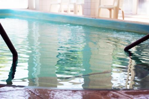 Bazén v ubytování Hotel Hőforrás nebo v jeho okolí