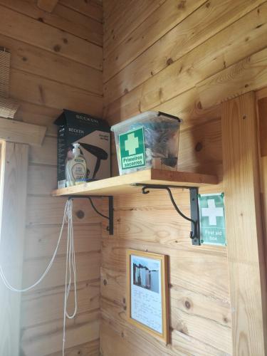 a wooden wall with a shelf in a room at O Gato do Mar in Viana do Castelo