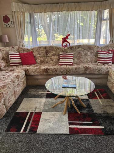 Χώρος καθιστικού στο 27 Glenfinart Caravan Park