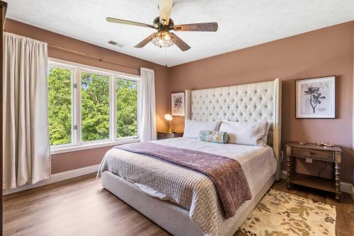 a bedroom with a bed and a ceiling fan at Rolling Hills Family Home in Branson West