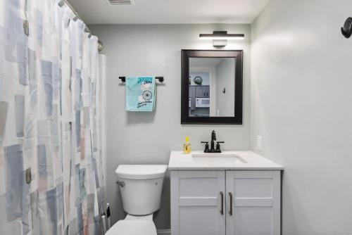 Ένα μπάνιο στο 3201 Atlantic Ave, Unit 310