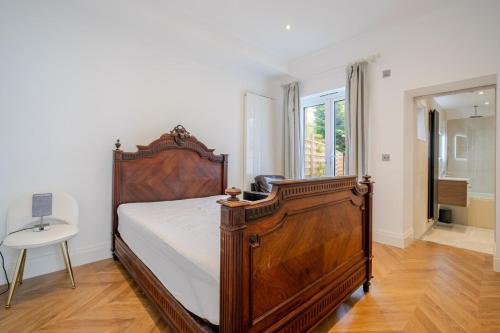 Ένα ή περισσότερα κρεβάτια σε δωμάτιο στο Luxury Modern 2 Bedroom Flat - 2 mins from Ascot Racecourse
