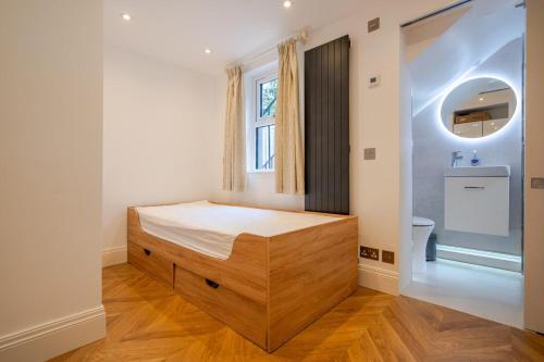Ένα μπάνιο στο Luxury Modern 2 Bedroom Flat - 2 mins from Ascot Racecourse