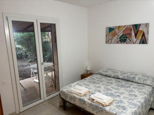 Postel nebo postele na pokoji v ubytování Villa Calaverde Santa Margherita di Pula