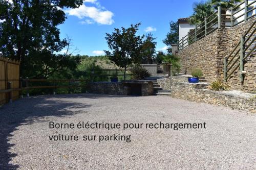 Φωτογραφία από το άλμπουμ του Chambre au calme avec spa privatif gratuit sud aveyron les palmiers des causses σε Saint-Rome-de-Tarn