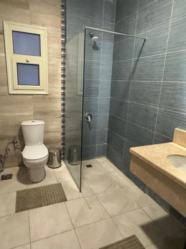 Koupelna v ubytování Hotel apartments Ninety Avenue Best Service