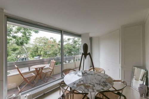 Photo de la galerie de l'établissement Bright apartment in Paris with balcony, à Paris