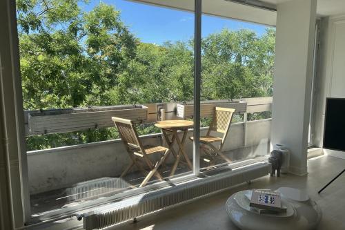 Photo de la galerie de l'établissement Bright apartment in Paris with balcony, à Paris
