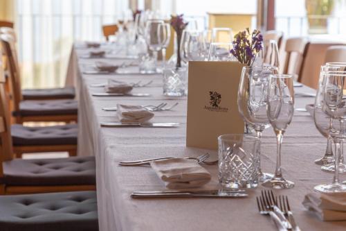 a long table with wine glasses and napkins at Best Western Hotel Santa Caterina in Acireale