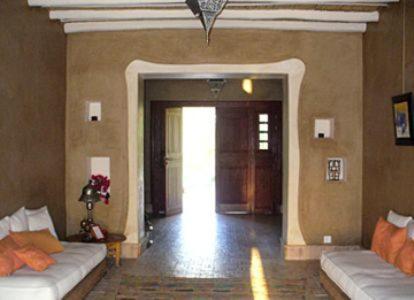 Una cama o camas en una habitación de Dar Al Manar