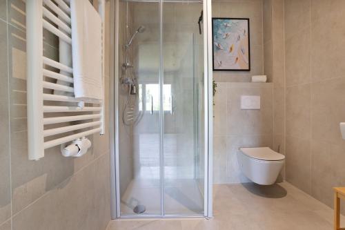 Bilik mandi di Schöne Apartments in Lohne I home2share