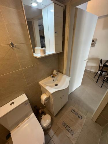 Bilik mandi di Mimi`s Apartments