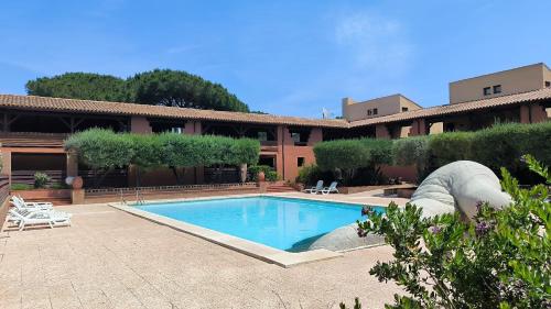 Superbe appart au golf de St Cyprien Piscine