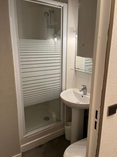 studio cabine 4 personnes à 50m du port et 100m de la plage