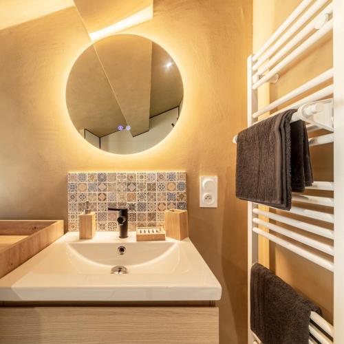 a bathroom with a sink and a mirror at Le Havre de Pierres, Puy du Foù in Mauléon