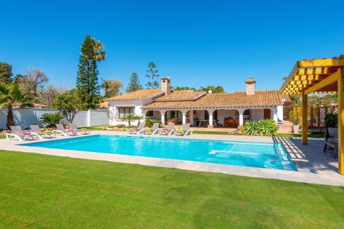 Villa Ramos by Villa Plus