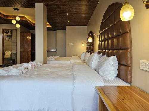 Ένα ή περισσότερα κρεβάτια σε δωμάτιο στο Hotel Golden Orchid