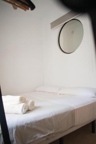 a bed with a mirror and towels on it at Aristoy in Tarifa