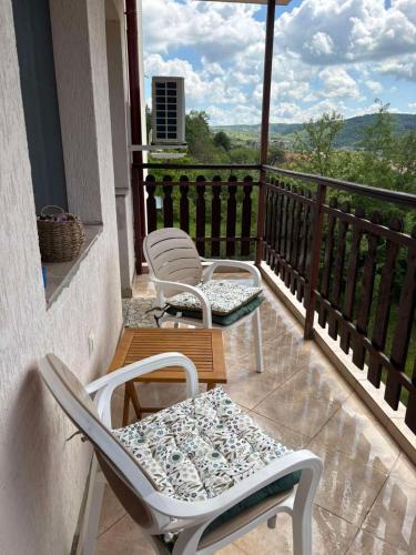 two chairs and a table on a balcony with a view at Узунови Апартамент Трявна леик in Tryavna