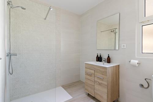 Erisa 25 by IVI Real Estate