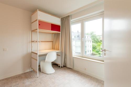 a small room with a desk and a window at -Stay- at Oostduinkerke in Oostduinkerke