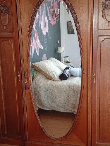 Ένα ή περισσότερα κρεβάτια σε δωμάτιο στο Chambre Fleur de Lys