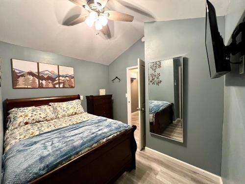 a bedroom with a bed and a ceiling fan at Nanas Lil House in Maryville