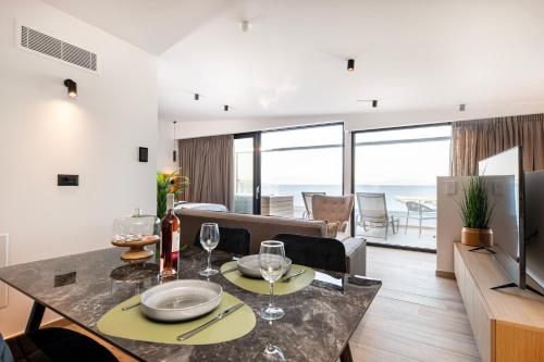 SoleLuna 2-On the Beach-Hot Tub-Smart Home
