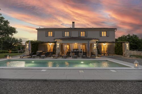 Villa Batelica with large garden, kids playground and private pool