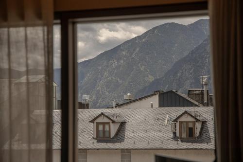 Nespecifikovaný výhled na hory nebo výhled na hory při pohledu z hotelu
