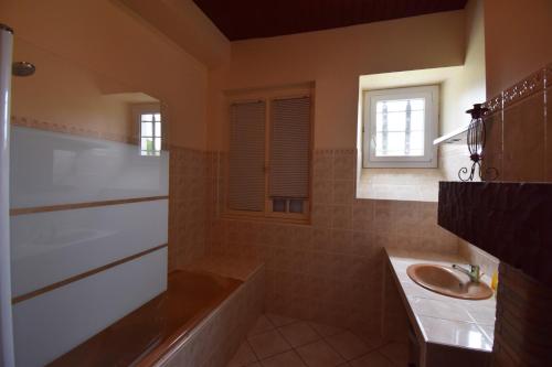 Koupelna v ubytování Maison à la campagne pour 8 personnes - Clévacances 3 clés