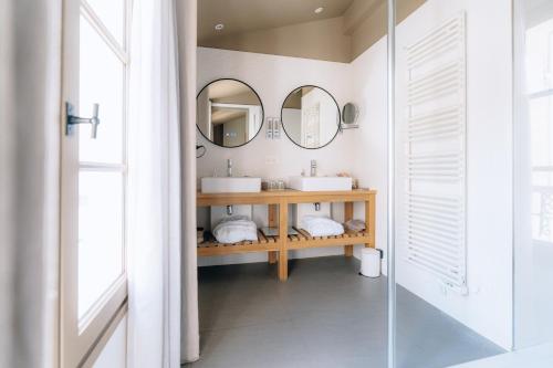 Bilik mandi di Le Clos d'Emile - Jardin Public
