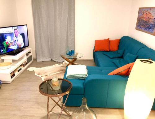 Televízia a/alebo spoločenská miestnosť v ubytovaní Villa HEM