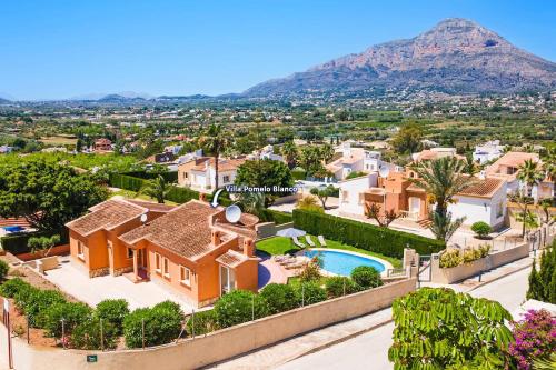 Villa Pomelo Blanco by Villa Plus